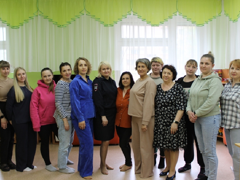 В Шарыпово в Международный день семьи сотрудники Госавтоинспекции встретились с родителями.