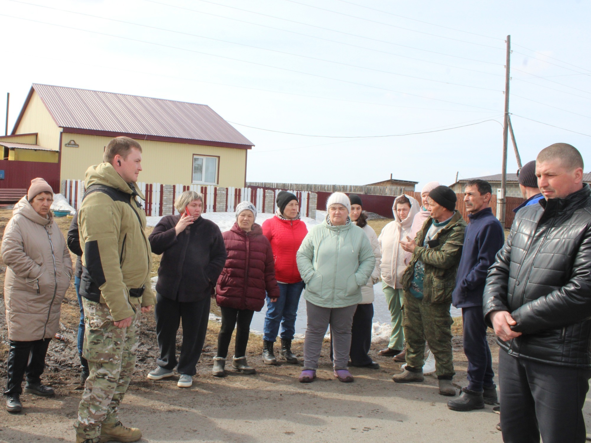 Встреча с жителями руководителя Холмогорского терподразделения Александра Сломинского.