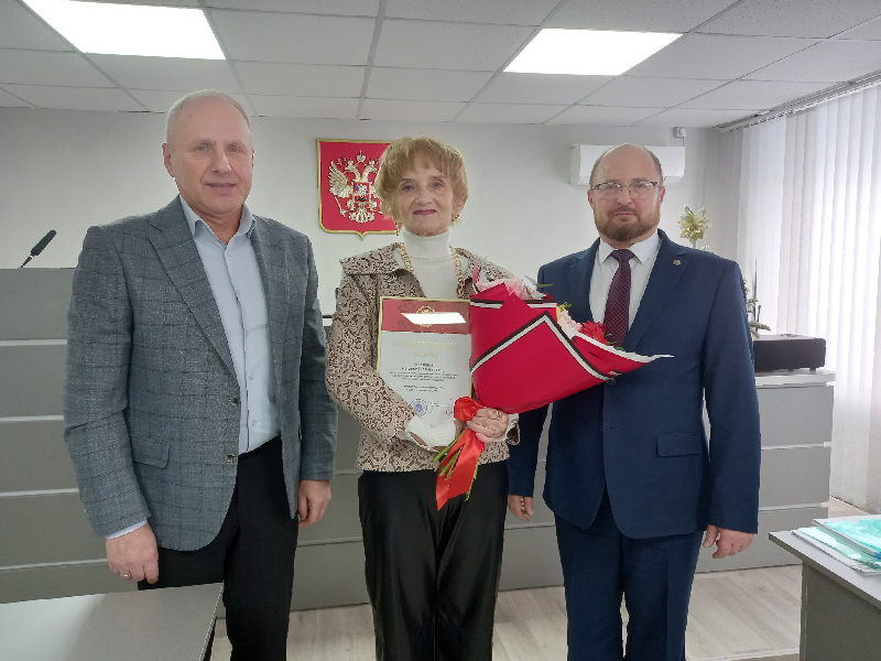Талант и любовь к детям.