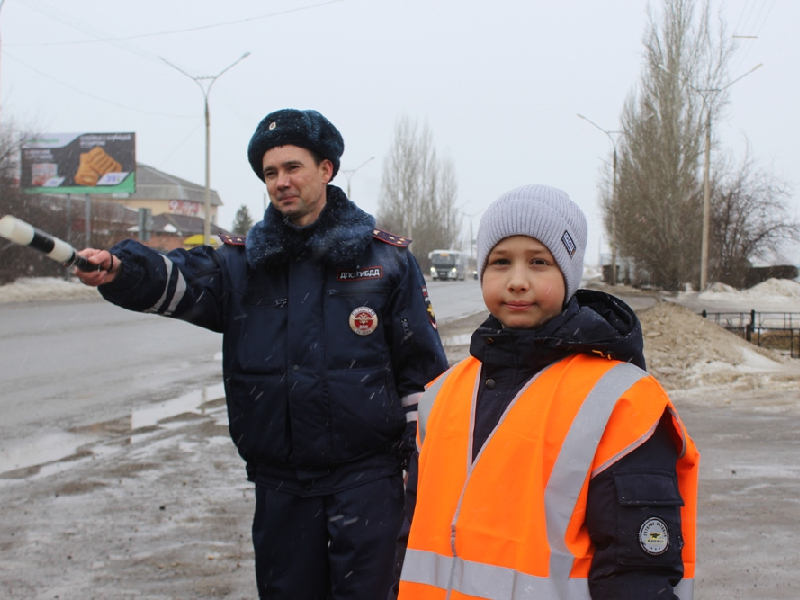 Сотрудники Госавтоинспекции объявляют старт «Декады дорожной безопасности детей».