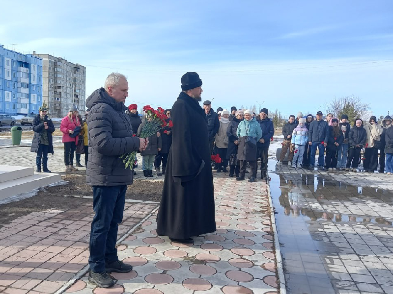 В память о жертвах теракта в Подмосковье.