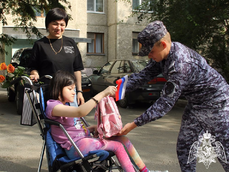 Выходные дни родителям-военнослужащим, проходящим военную службу по контракту, имеющим ребенка-инвалида на иждивении.