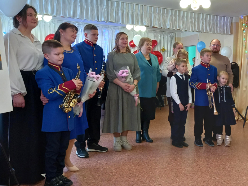 Поздравили многодетные семьи.