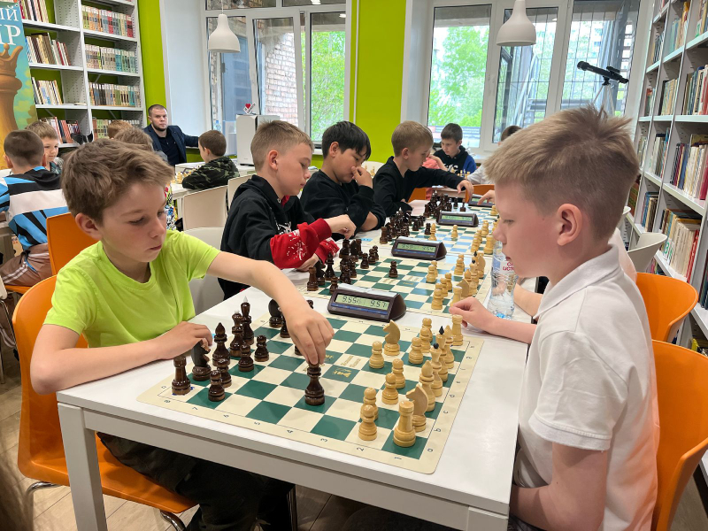 Шарыповский шахматный клуб обновил игровой инвентарь благодаря Юнипро.