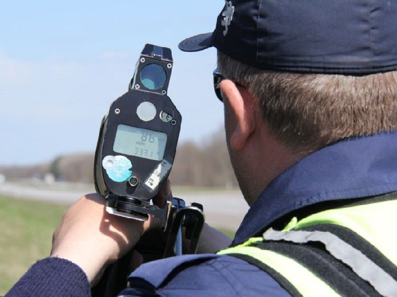 Дорожные полицейские напоминают водителям о прямой связи превышения скорости и последствий ДТП.