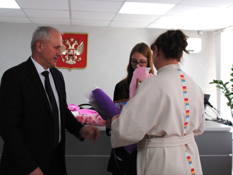 Момент вручения премии.
